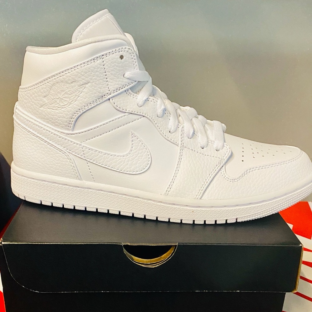 Air Jordan 1 Retro Mid Top